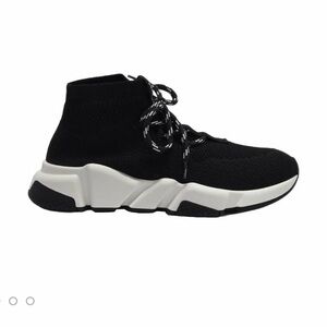 Balenciaga Speed Trainer Lace Up Black White
Size 7
Worn a couple of times